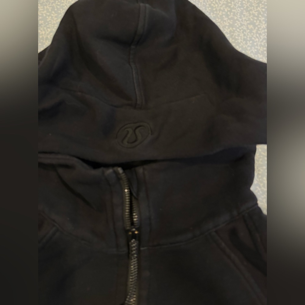 lululemon - Cropped Black Hoodie - Picture 2 of 4